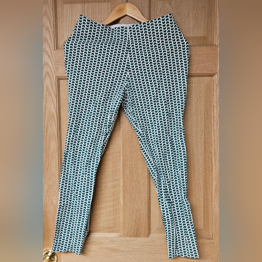 A‎ New Day Size 6 Chic Green and White Patterned Pants